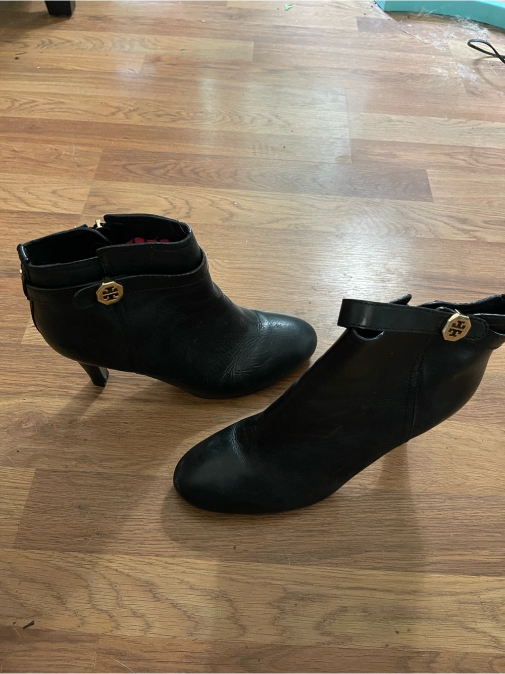 Tory Burch sz 9.5 Black Ankle Boots with Gold Accent